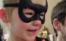 den bay gio bac si van chua ket luan vi sao be 3 tuoi qua doi sau mot dem phat ban