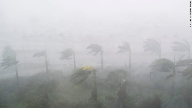 sieu bao quai vat irma tan cong du doi florida choi voi trong bien nuoc