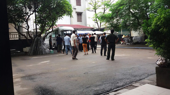 ha noi phat hien me cung con 5 tuoi va 8 tuoi tu vong bat thuong trong nha nghi