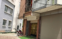 ha noi bang hoang phat hien 3 me con tu vong trong nha nghi