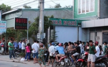 ha noi phat hien me cung con 5 tuoi va 8 tuoi tu vong bat thuong trong nha nghi