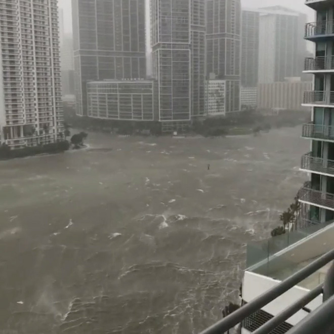 khung canh nhu trong phim vien tuong tai my sau khi sieu bao quai vat irma do bo