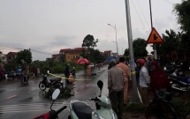 bac ninh nu sinh di xe may dien bi xe dau keo can tu vong tren duong toi truong