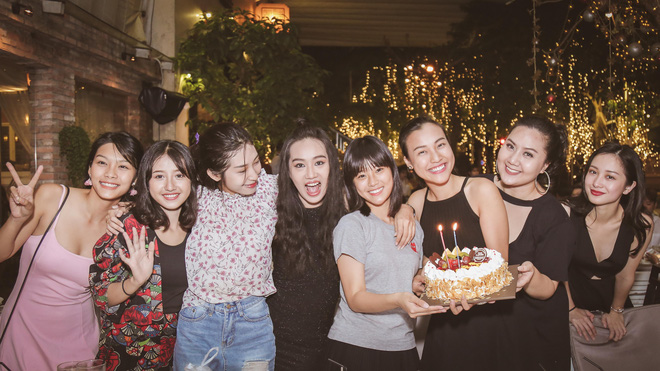 dan my nhan viet 2 the he cuc nhang nhit trong tiec dong may sunny ban viet