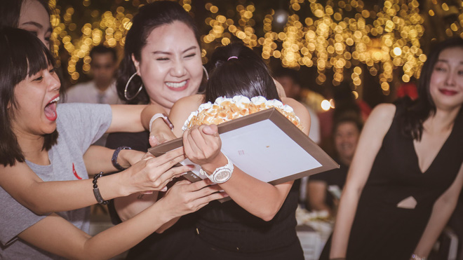 dan my nhan viet 2 the he cuc nhang nhit trong tiec dong may sunny ban viet