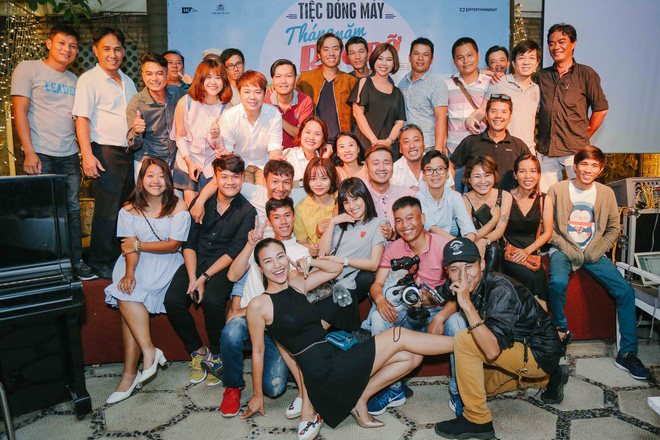 dan my nhan viet 2 the he cuc nhang nhit trong tiec dong may sunny ban viet