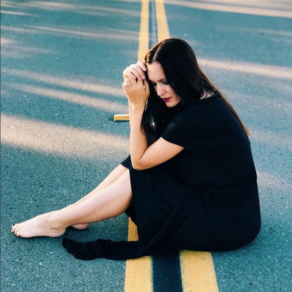 nhan duoc anh vo sap cuoi trong mot bo phim den chong chi suy nghi mot dieu khien nhieu nguoi cam dong