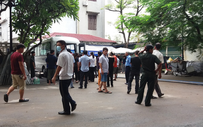 vu 3 me con tu vong trong nha nghi o ha noi gia dinh khong co gi mau thuan