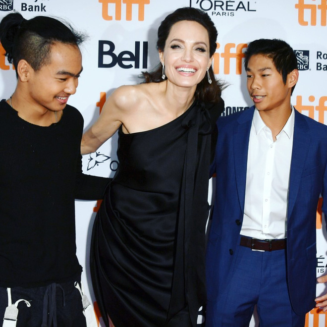 pax thien dien vest banh bao xuat hien ben me angelina jolie va cac anh chi em