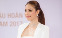 hoa hau pham huong khoe nguc day trong chiec dam trang