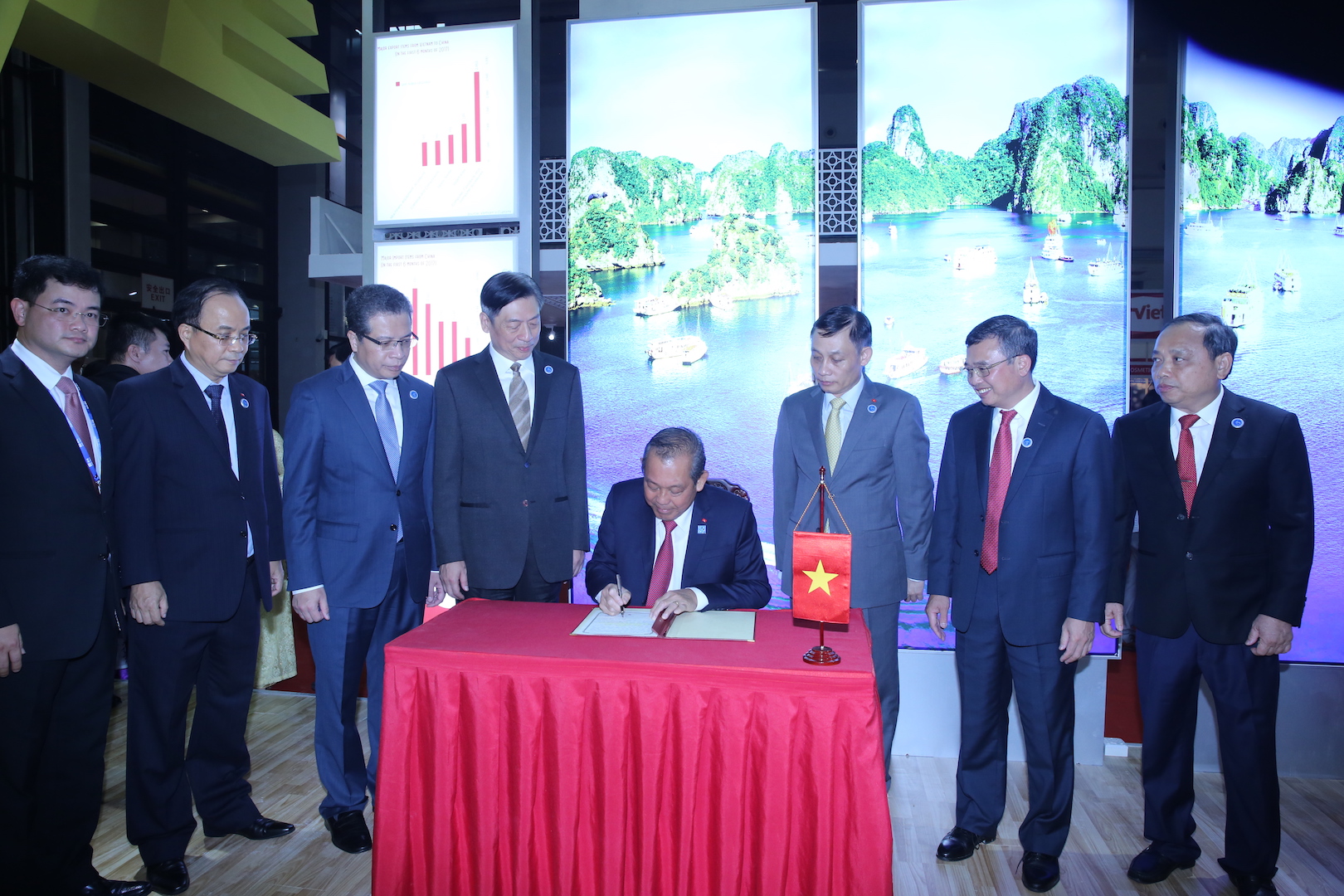 pho thu tuong truong hoa binh hoi kien pho thu tuong quoc vu vien trung quoc