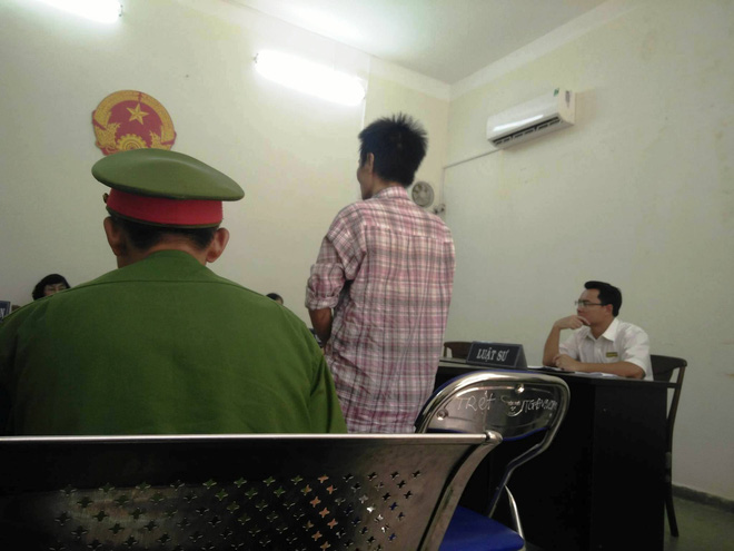 vo ngoai tinh roi co con chong tuc gian mua xang ve khoa cua dot chay 2 me con