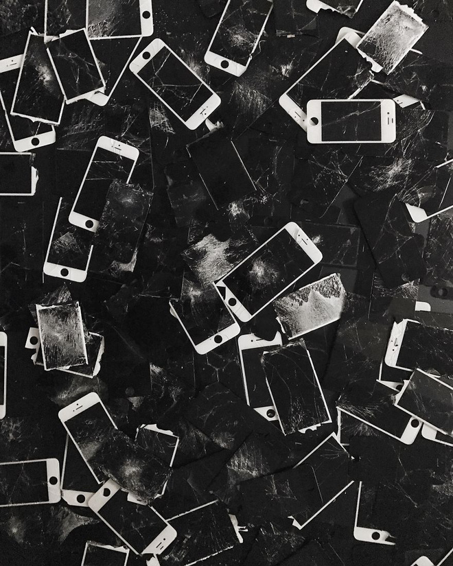 co gai suu tap han 666 chiec iphone 6 vo man hinh de lam sach anh