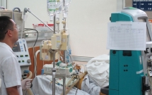 nam sinh 22 tuoi uong 19 vien paracetamol ha sot da tu vong