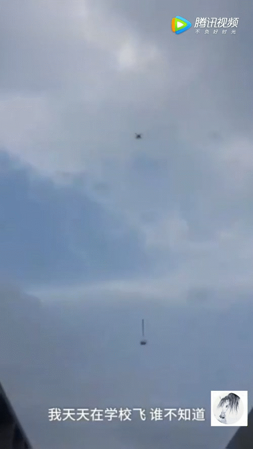 ban giam hieu khong cho ship do an vao truong chu tiem ga ran choi troi giao hang bang may bay khong nguoi lai