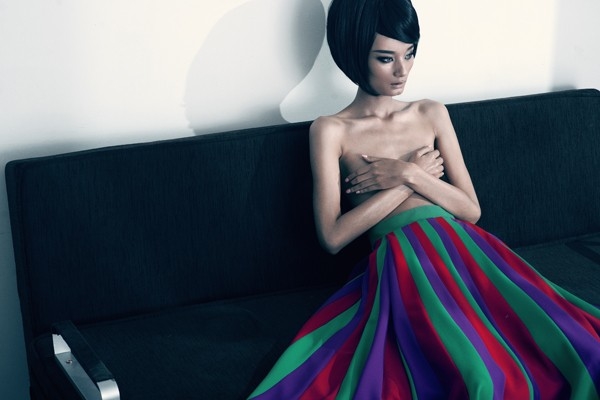 su that tran trui phia sau than hinh manh mai cua nguoi mau nhin an tiem thuoc rua ruot hang ngay