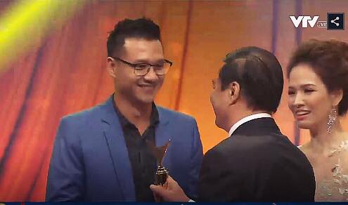 dan le chia se xuc dong ve khoanh khac luong cuong cua bo chong tren san khau vtv awards