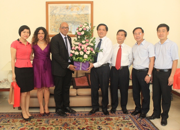 tiep tuc day manh moi quan he huu nghi giua cuba va thanh pho ha noi