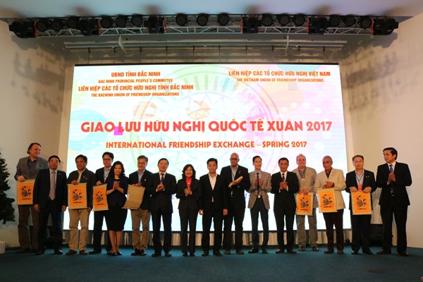 tiep tuc day manh moi quan he huu nghi giua cuba va thanh pho ha noi