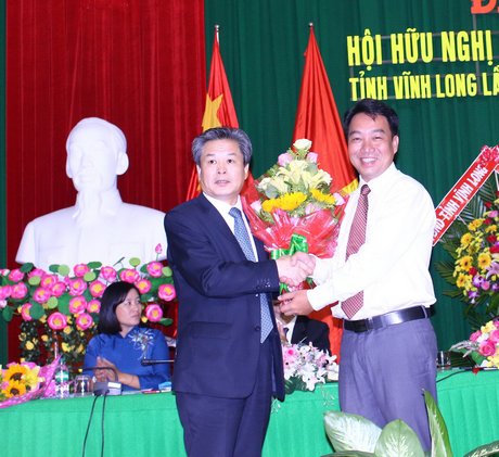 dai hoi hoi huu nghi viet nam trung quoc tinh vinh long lan thu i 17 thanh vien duoc bau vao ban chap hanh