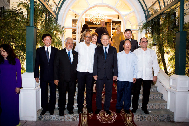 ra mat cau lac bo my latinh tai ha noi va tiec chia tay dai su cuba