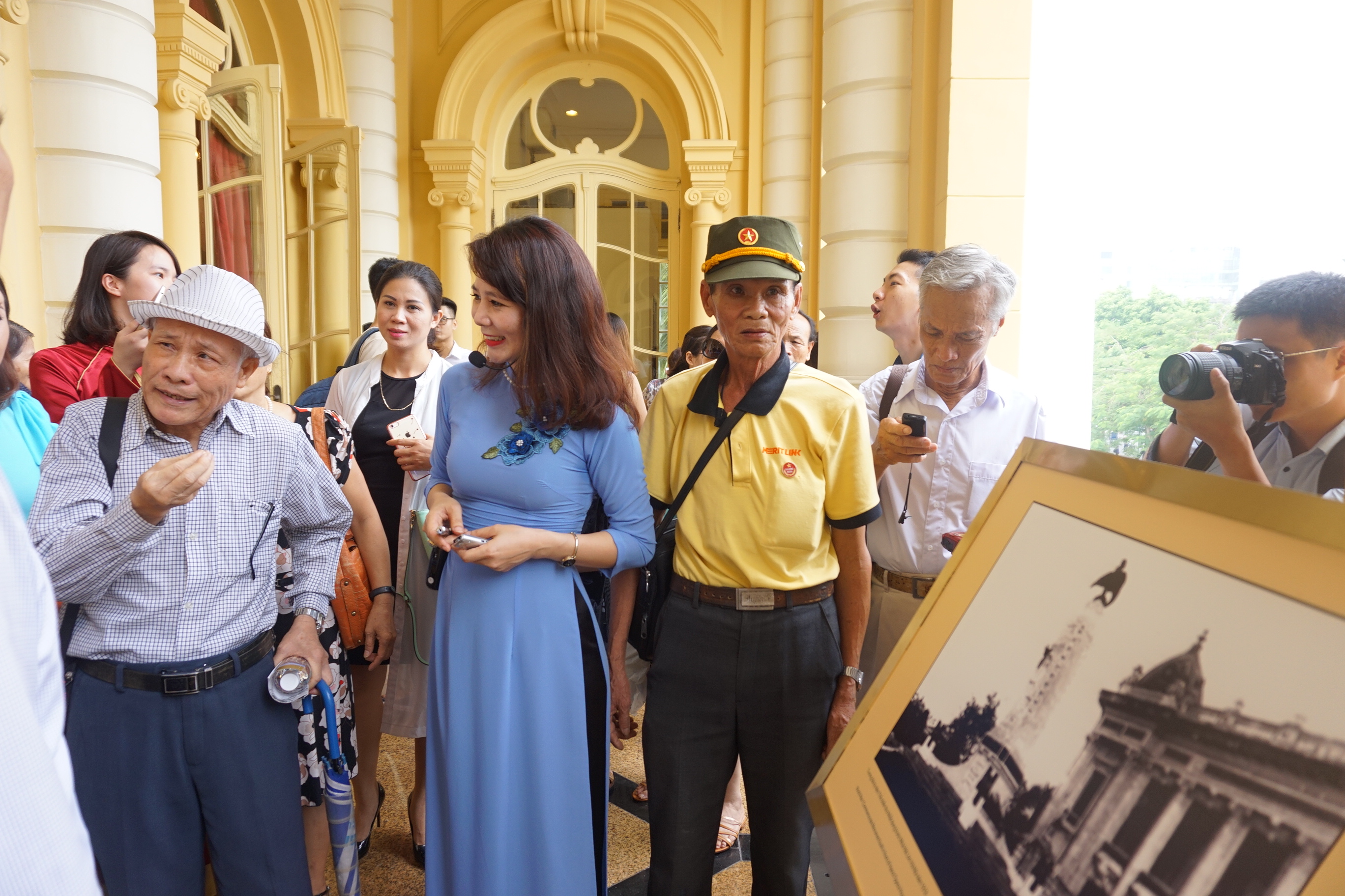 gia ve tham quan nha hat lon ha noi can huong den quan chung nhan dan