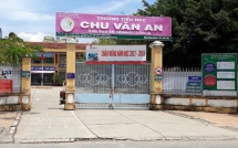 hoc sinh lop 1 dong hon 16 trieu dong hieu truong dat cau hoi bat ngo