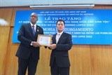 Trao kỷ niệm chương vì hòa bình hữu nghị cho Đại sứ Cuba tại Việt Nam