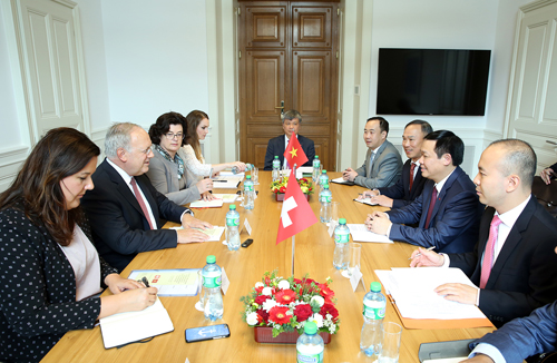 viet nam la doi tac hang dau cua thuy si trong asean