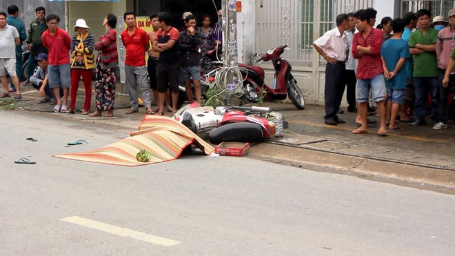 tp hcm co gai tre tu vong thuong tam duoi banh xe tai