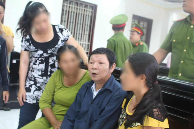 to cao cha va ong noi hiep dam con gai ruot 11 tuoi ba ngoai lien tuc nhan duoc tin nhan doa giet