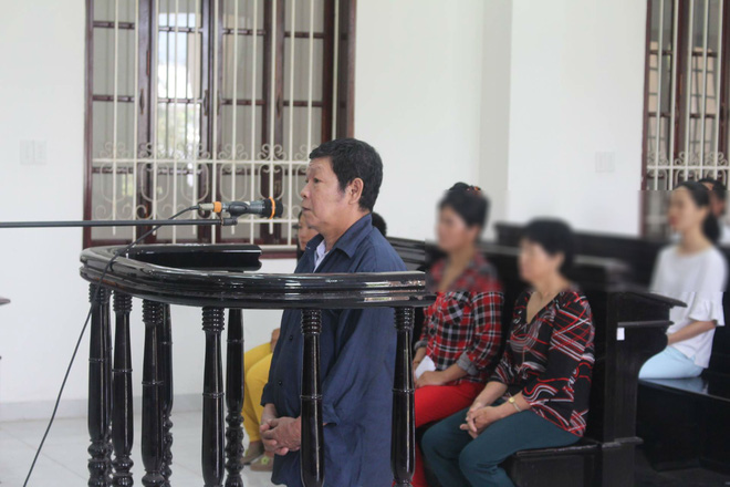 to cao cha va ong noi hiep dam con gai ruot 11 tuoi ba ngoai lien tuc nhan duoc tin nhan doa giet