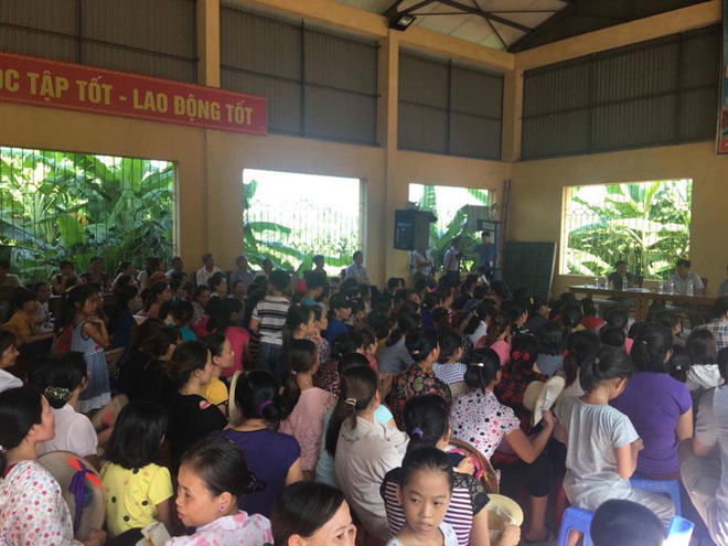 vu chan bat xe cho rau cu qua thoi rua vao truong tieu hoc trong bua an co gao kem chat luong