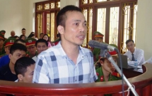 phat hien hai doi tuong di xe may giong hai tu tu vua tron khoi phong biet giam tai hoa binh