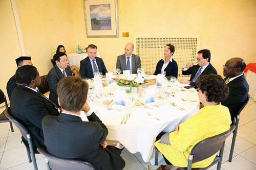 hoi nghi lien hop quoc ve thuong mai va phat trien hop tac voi viet nam ve quan ly kinh te