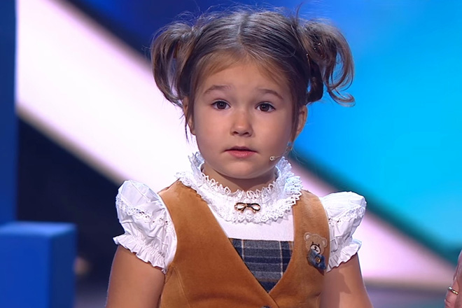 truoc khi gay sot o little big shots co be xinh xan noi 8 thu tieng da noi danh the gioi