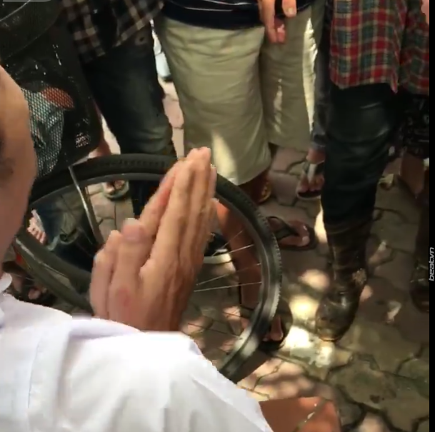 loi ke nguoi chung kien vu vo ho cuop chong bi dan truy duoi danh gay rang gay nao loan o ha noi