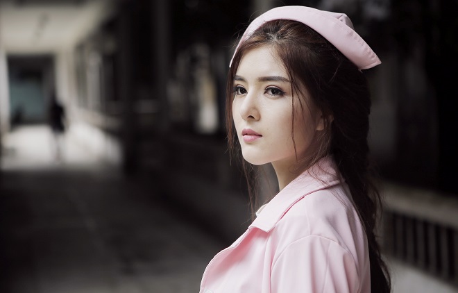 hot girl lilly luta hai lan ngat xiu tren phim truong