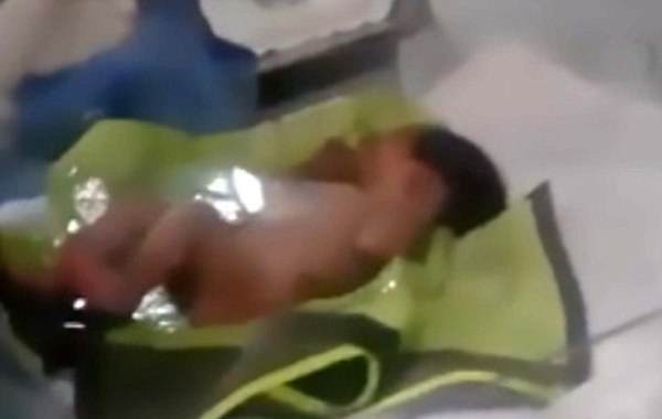 be gai so sinh bi bo roi o bai rac duoc nguoi vo gia cu phat hien trong tinh trang kien bu day nguoi