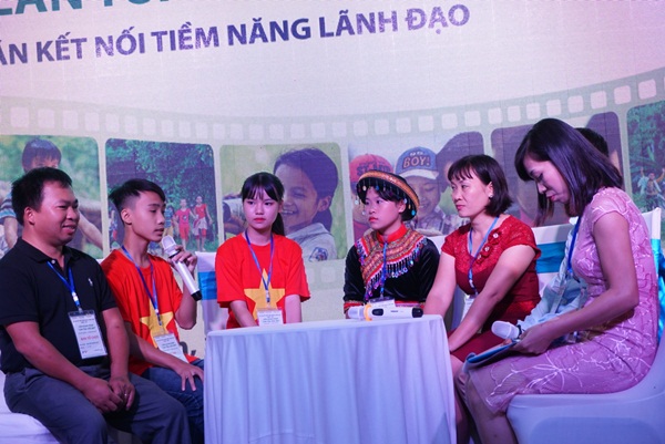 nhung thuoc phim cuoc song qua goc may cua tre em vung cao