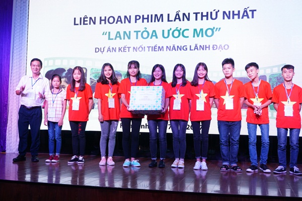 nhung thuoc phim cuoc song qua goc may cua tre em vung cao