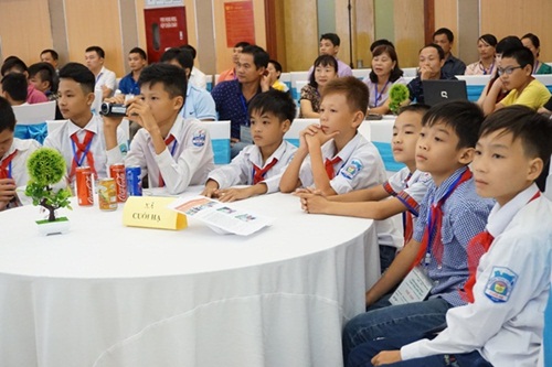 nhung thuoc phim cuoc song qua goc may cua tre em vung cao