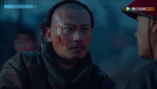 giua luc sap bi giet chet tran hieu van ngot ngao noi loi yeu goa phu ton le