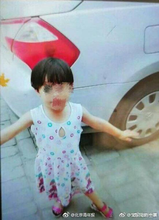 xam hai be gai 5 tuoi toi tu vong vi ngat tho ten hang xom so hai nhay gieng tu tu