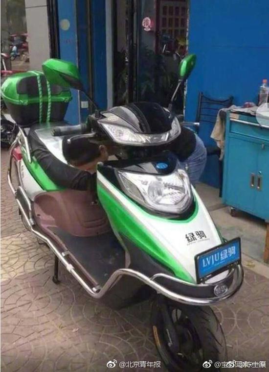 xam hai be gai 5 tuoi toi tu vong vi ngat tho ten hang xom so hai nhay gieng tu tu