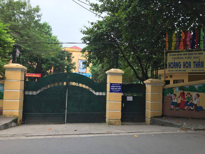 ha noi gioi ngoe nguay trong khay dung thuc an cua hoc sinh nha truong giai thich do rua bat khong sach