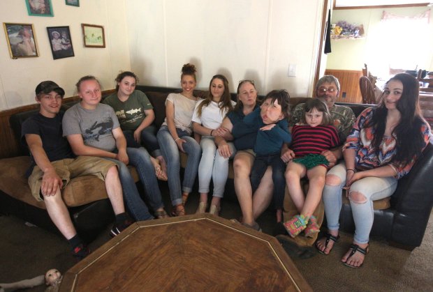 mac benh hiem ca bac si cung chua dat ten be gai 9 tuoi mang guong mat khong lo bien dang