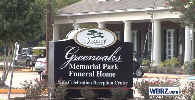 dong song mau hoa phooc mon chay ra tu nha tang le tua nhu tham canh trong phim kinh di