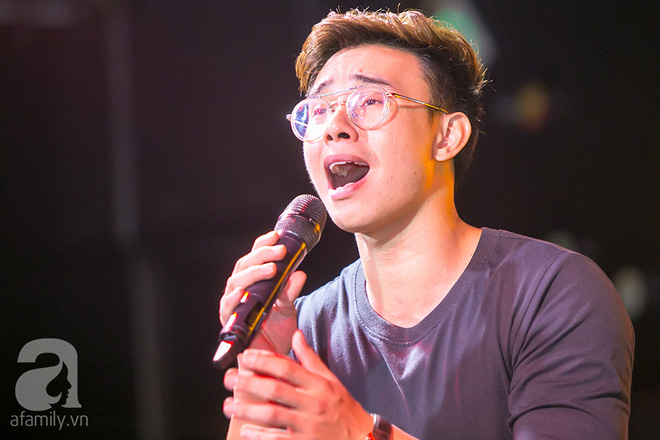 ca si dong hu ng lu c toi thi vietnam idol hon phan nu a kha n gia ben duo i de u la chu no