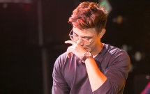 ca si dong hu ng lu c toi thi vietnam idol hon phan nu a kha n gia ben duo i de u la chu no